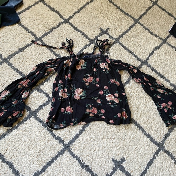 Off The Shoulder Top - Picture 2 of 3